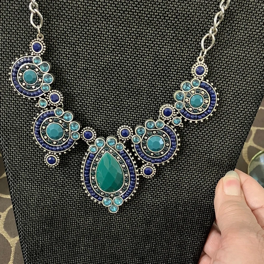 Premier Designs Silver and Blue Necklace - Picture 1 of 3